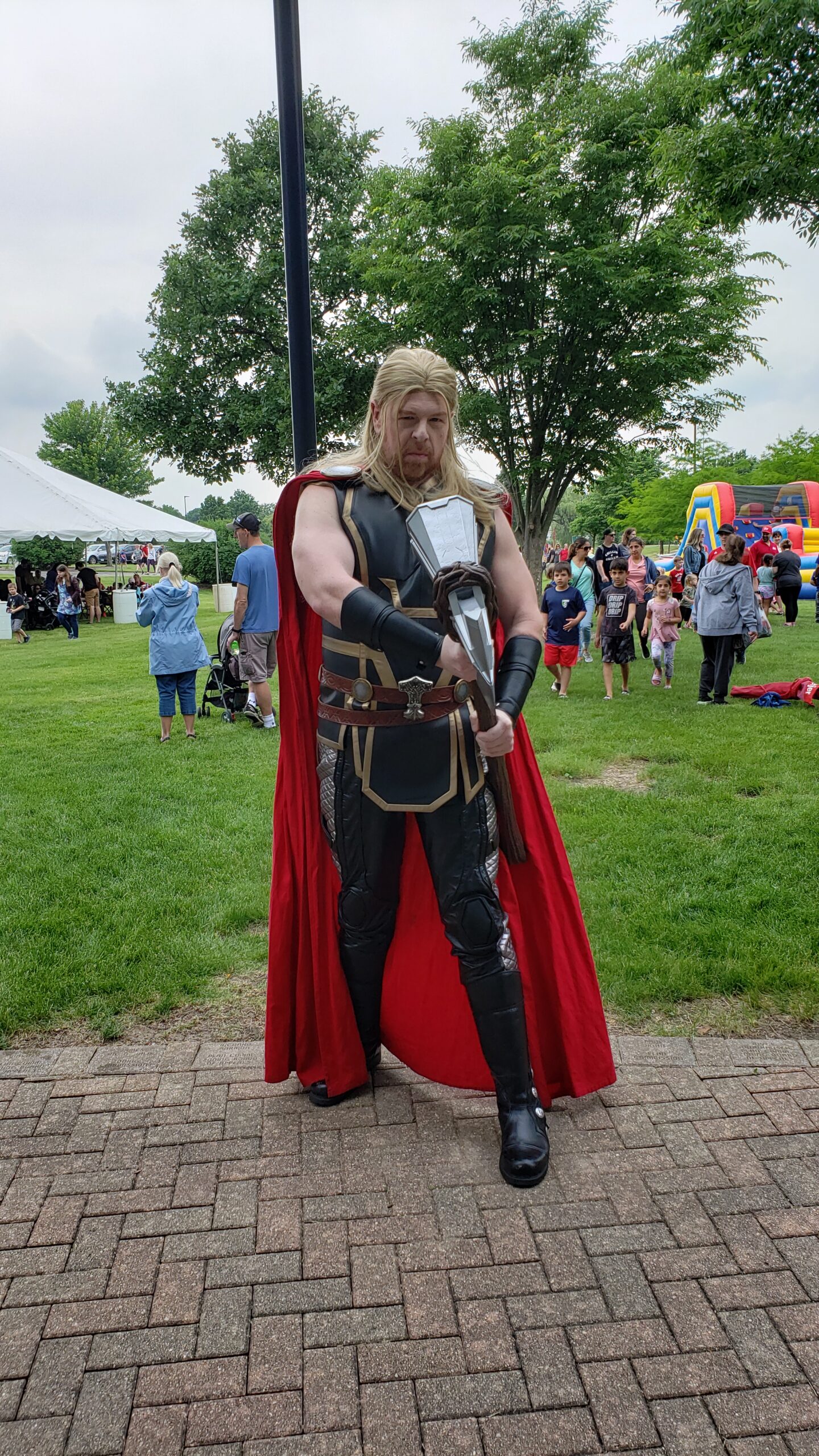 Thor cosplayer