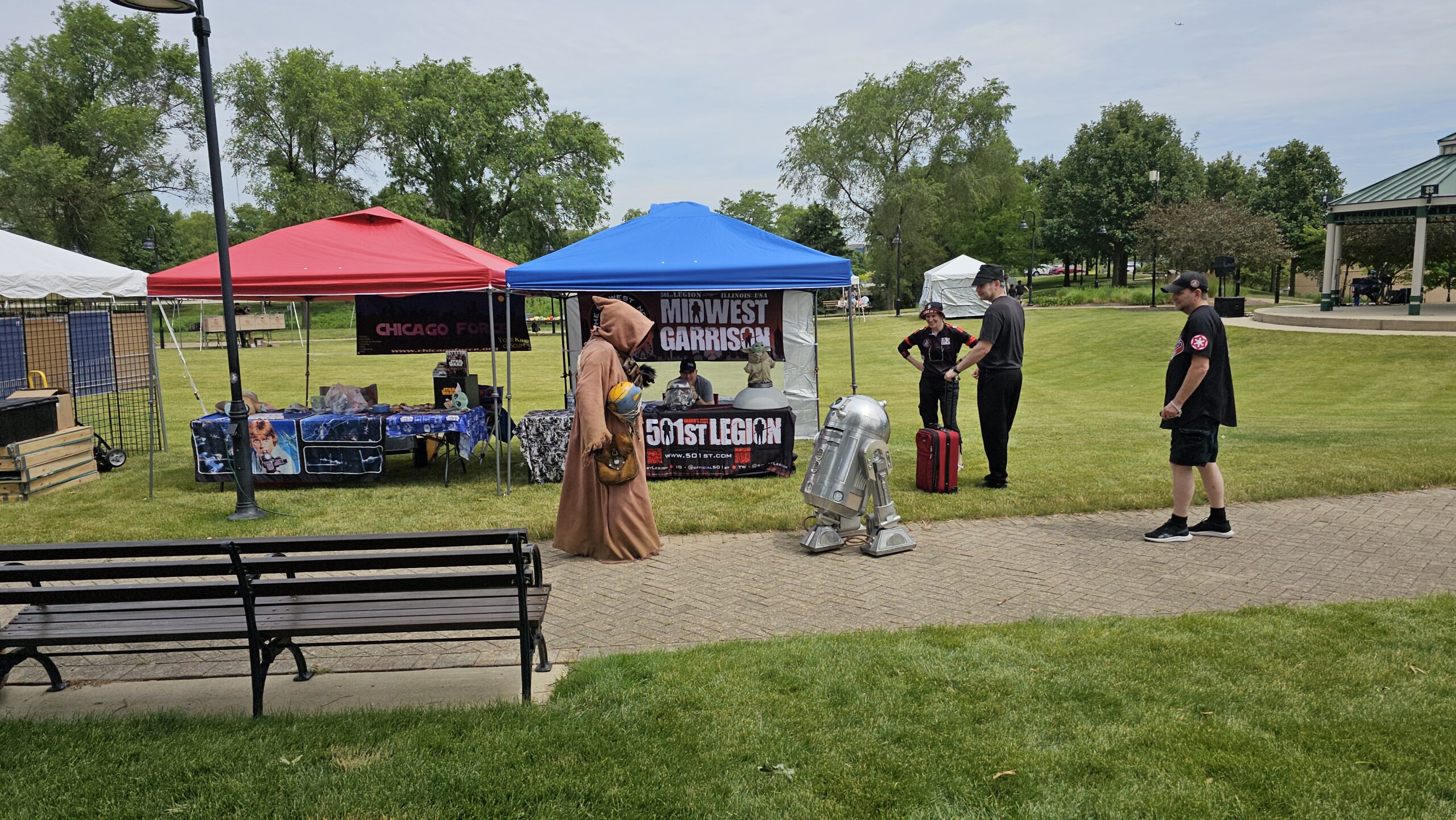 Jawa and droid in front of tents