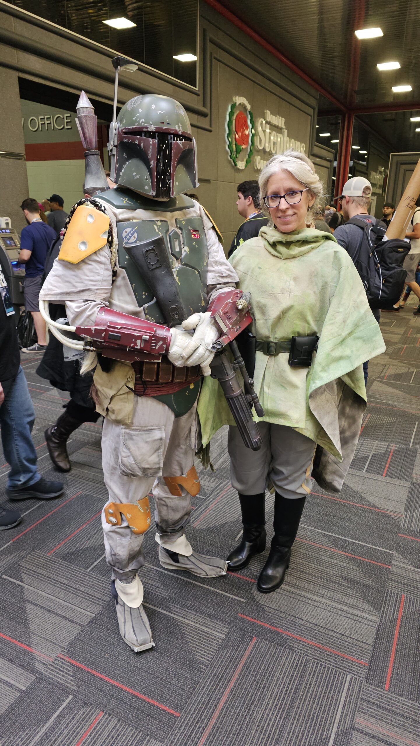 Boba Fett and Leia cosplayers